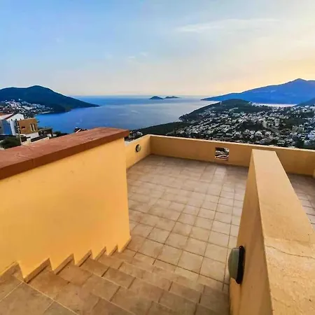 Deniz Manzarali Ozel Havuzlu Villa